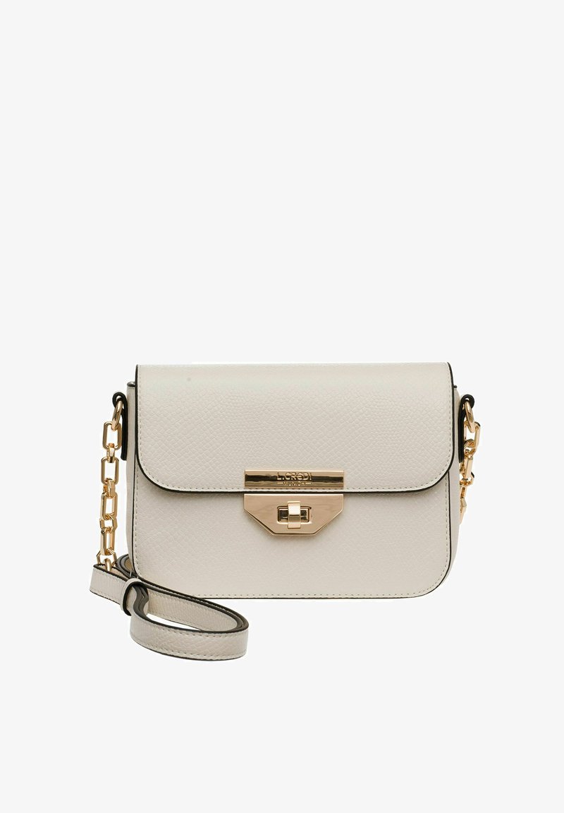 Lichtbeige schoudertas van textuurleer. Bevat een sluiting van goudkleurig metaal, een kettingband en een platte klepafsluiting.