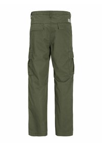 Pantaloni cargo verde măsliniu, fabricați din material din bumbac, cu multiple buzunare laterale, o croială lejeră și un design cu picior drept.