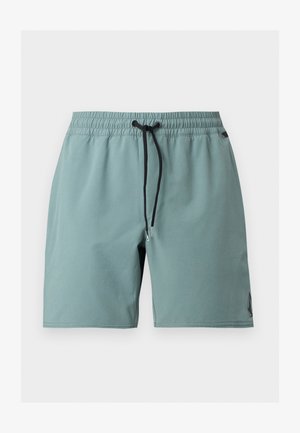 Világoskék férfi fürdőshort rugalmas derékpánttal, fekete állítható zsinórral és kis logóval a jobb láb szegélye mellett.