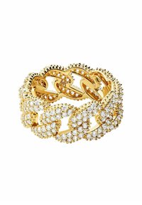 Anillo de oro con un diseño de eslabones de cadena, adornado con numerosas gemas transparentes, que exhibe un acabado texturizado y un detallado intrincado.