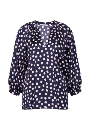 Navyblauwe blouse met witte onregelmatige polkadotjes, ronde hals met V-uitsnijding en driekwart pofmouwen met elastische manchetten.