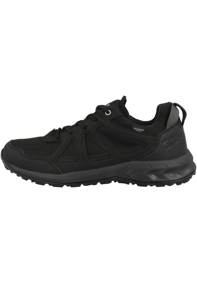 Scarpa sportiva nera con tomaia in tessuto testurizzato, struttura di supporto e suola in gomma. Presenta un sistema di allacciatura e un tallone rinforzato.