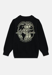 Μαύρο πλεκτό πουλόβερ με μεγάλο γραφικό ενός πλανήτη και κείμενο σε ανοιχτό μπεζ, με ριμπ μανσέτες και γιακά.