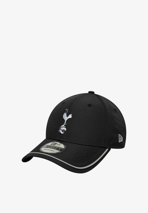 Schwarze Kappe aus Stoff, mit einem silbernen gestickten Logo eines Vogels und Balls, abgerundetem Schirm und verstellbarem Riemen.