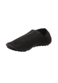 Schwarzer Slipper mit einem gestrickten Obermaterial, strukturiertem Muster und einer flexiblen Gummisohle mit kleinen Traktionsnoppen. Leichtes Design.