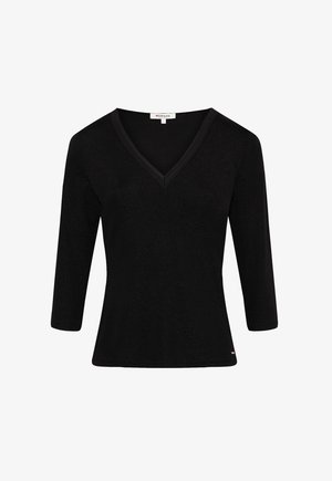Top negro de cuello en v con mangas de tres cuartos, hecho de una tela texturizada. Presenta un brillo sutil y un pequeño logo en el dobladillo.