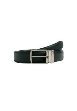 Cinturón de cuero verde oscuro con un diseño elegante y minimalista y una hebilla de metal plateado. Textura suave y ancho uniforme en toda su extensión.