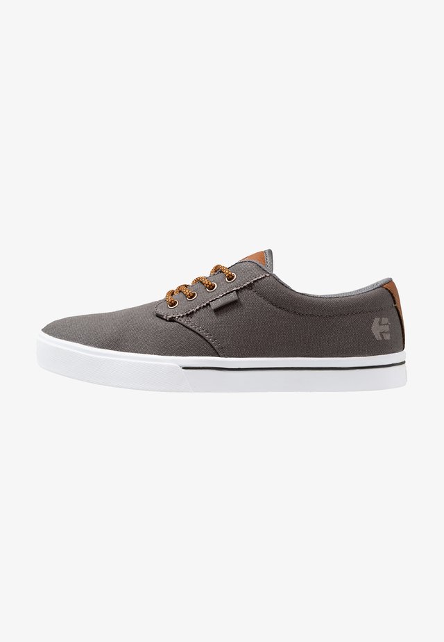 JAMESON ECO - Skate shoes - grey/brown