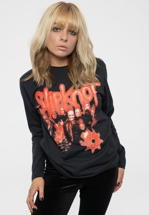 Black long-sleeve t-shirt featuring a red Slipknot graphic with band members and a stylized star design, made of cotton fabric.