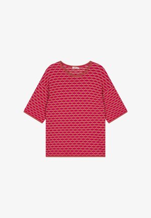 Rood patroon T-shirt met korte mouwen en een ronde hals. Heeft een rasterontwerp in verschillende tinten en texturen.