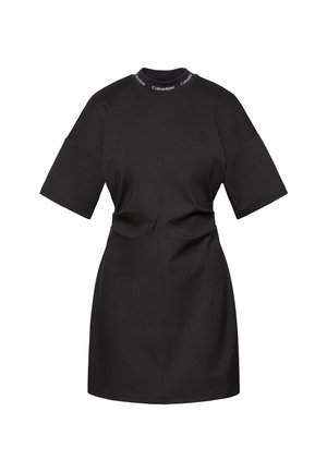 Mini abito nero a maniche corte con collo alto, con logo bianco "Calvin Klein" sul colletto e leggero dettaglio arricciato in vita.