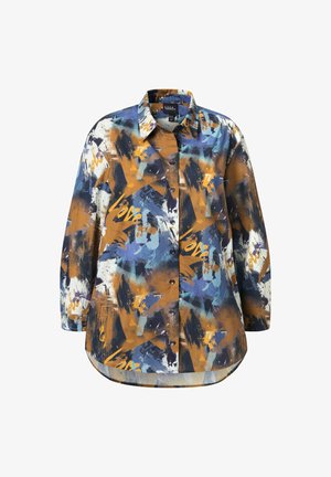 Koszula z długim rękawem z kołnierzykiem, zdobiona abstrakcyjnym nadrukiem w odcieniach niebieskiego, pomarańczowego, czarnego i białego.