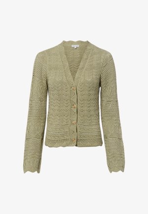 Licht olijfgroene gehaakte cardigan met lange mouwen, geschulpte randen en vier houten knopen aan de voorkant.