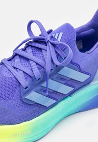 adidas Performance ULTRABOOST 5 - Løbesko til landevejen - blue/blue spark/lucid lemon