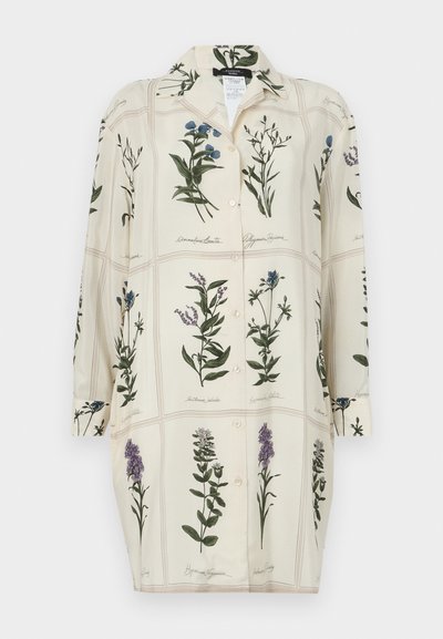 Blumenmusterhemd in Creme mit botanischen Illustrationen in Grün und Blau. Knopfverschluss-Design mit Kragen und langen Ärmeln.