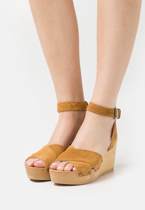 ABBIE - Zuecos - caramel