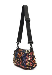 Borsa a spalla multicolore con base nera e motivi astratti in arancione, viola e giallo. Tracolla nera regolabile e chiusura a zip.