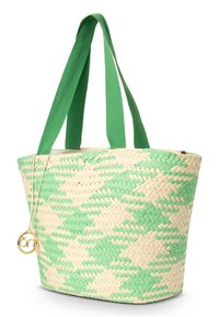 Geflochtene Strohtasche mit einem grünen und beigefarbenen Diamantmuster, ausgestattet mit zwei grünen Stoffgriffen und einem goldenen Charm-Akzent.