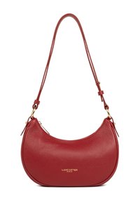 Sac à bandoulière en cuir rouge avec une forme arrondie, affichant une texture lisse, des accessoires en or et une bandoulière ajustable. Logo embossé à l'avant.