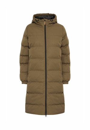 Olivovozelený puffový kabát s kapucňou, ktorý má plný predný zips, elastické manžety a prešívané polstrovanie pre izoláciu.