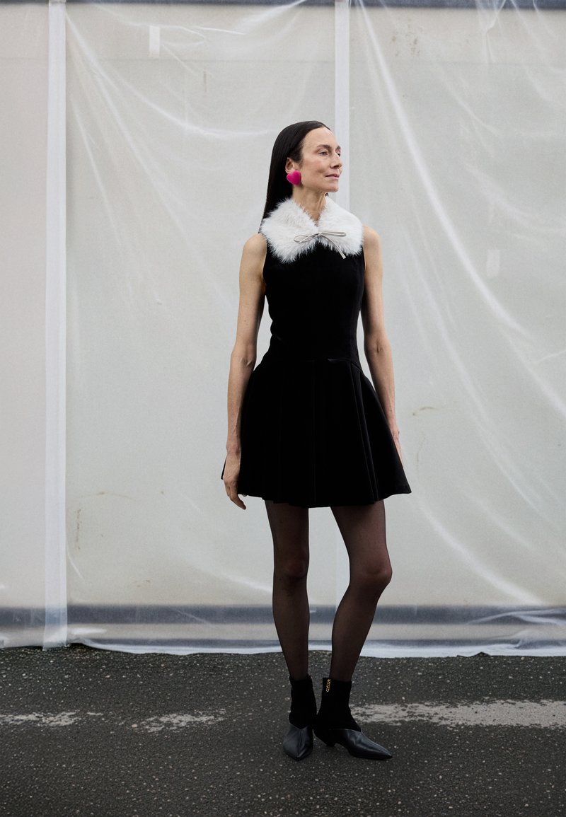 Alice + Olivia ADLEY WAIST FLARE MINI - Day dress - black - Zalando.co.uk