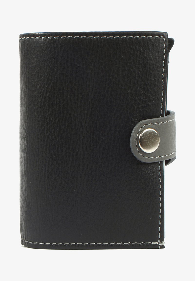 Portafoglio in pelle nera con texture visibile, cuciture grigie e chiusura a scatto. Forma rettangolare compatta. Nessuna caratteristica aggiuntiva mostrata.