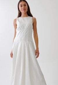 TUSSAH ADDILYN - Denní šaty - white