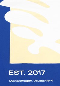 Witte abstracte ontwerp op een lichtgele achtergrond, omzoomd met blauw, met "EST. 2017" en "Meinerzhagen, Duitsland" in witte tekst.