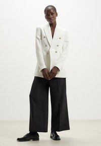 Calliope DOPPIOPETTO BOTTONI ORO - Cappotto corto - bianco