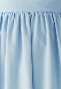 Unselected, sky blue