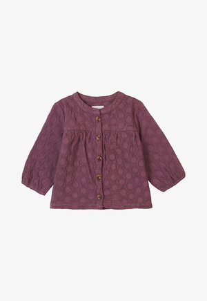 Paarse textuurjacket met lange mouwen, geraffineerde details en vijf houten knopen aan de voorkant. Rond halslijn en één borstzak.