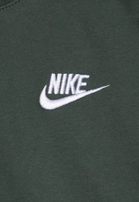 Nike Sportswear TEE FUTURA UNISEX - Navadna majica - vintage green