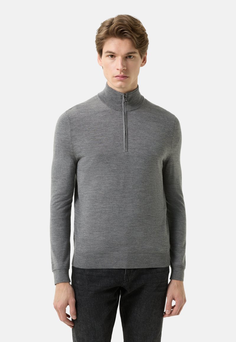 Grauer Reißverschluss-Pullover mit hohem Kragen, langen Ärmeln und glatter Textur. Verfügt über einen vorderen Reißverschluss und gerippte Bündchen am Saum.