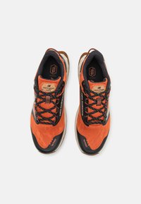 New Balance FRESH FOAM GAROÉ - Trail tekaški čevlji - orange
