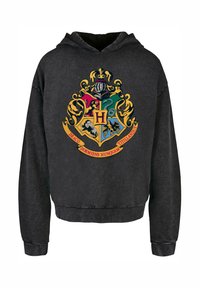 Sudadera negra con un colorido escudo de Hogwarts con acentos en rojo, verde y amarillo, exhibido de manera prominente en la parte frontal.