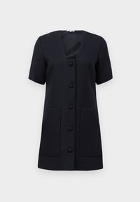 Fekete rövid ujjú kabát V-kivágással, öt takart gombbal elöl, és két nagy elülső zsebbel, fehér háttér előtt bemutatva.