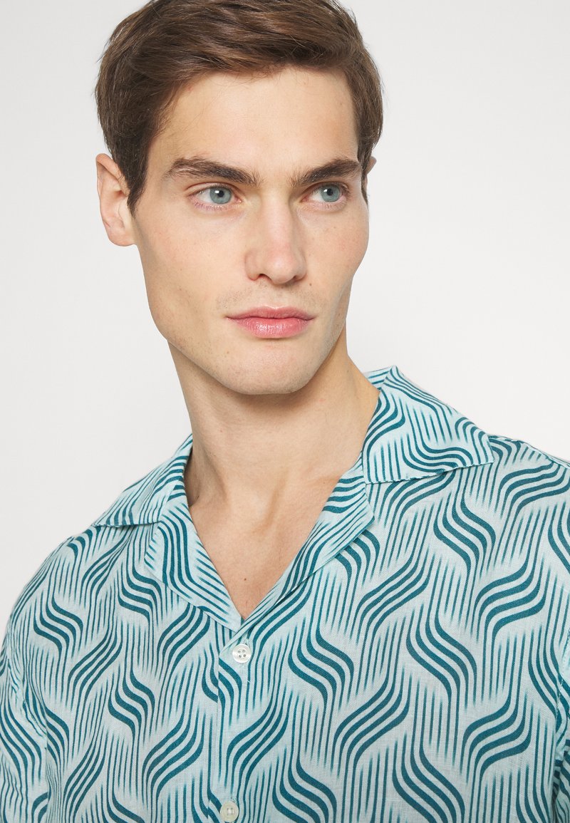 Herren T-shirts & Polos | Frescobol Carioca ROBERTO SHIRT Hemd light blue/hellblau - BA56188 Herren T-shirts & Polos | Frescobol Carioca ROBERTO SHIRT Hemd light blue/hellblau - BA56188