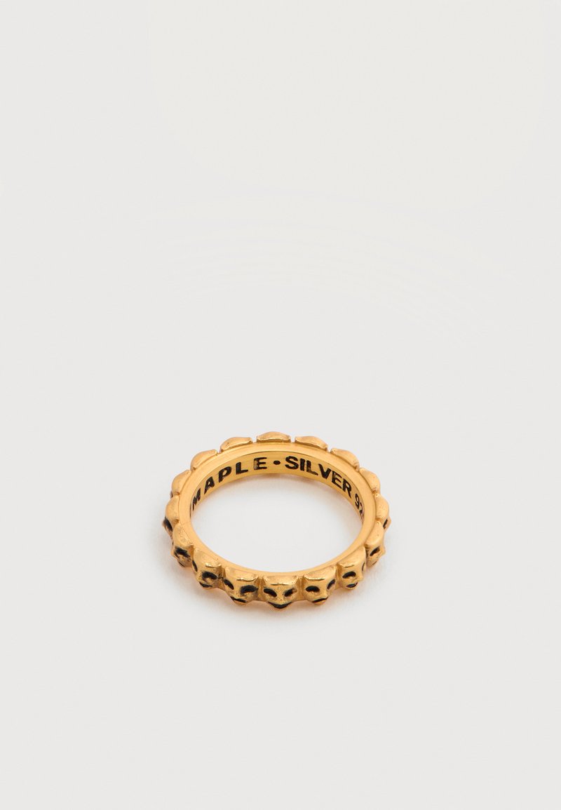 Δαχτυλίδι χρυσού χρώματος με κυματιστή άκρη, χαραγμένο εσωτερικά με "MAPLE SILVER 925" σε λευκό φόντο.