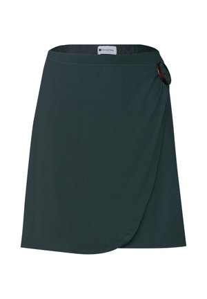 Jupe portefeuille vert foncé avec un ourlet incurvé et une boucle circulaire noire sur le côté droit à la taille.