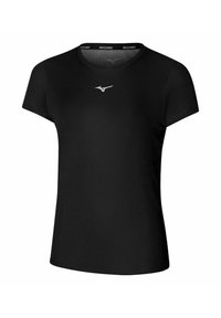 Camiseta deportiva negra hecha de tela transpirable, con cuello redondo, mangas cortas y un pequeño logo plateado en el pecho.