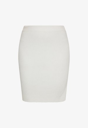 Hvid ribbet nederdel med en tætsiddende silhuet og en elastisk talje. Glat tekstur med lodrette linjer og knælang længde.