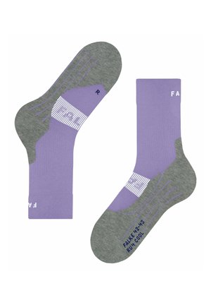 Para fioletowych i szarych skarpetek do kostki z napisem "FALKE 42-43 RUN COOL" na podeszwie i w okolicy palców, jedna oznaczona lewa, druga prawa.