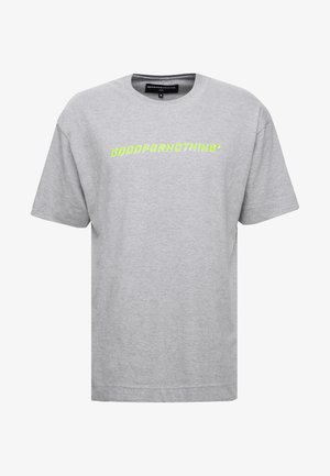 Hellgraues T-Shirt mit kurzen Ärmeln und neon-gelbem "GOODFORNOTHING" Schriftzug mittig auf der Brust, Rundhalsausschnitt, Größe M.