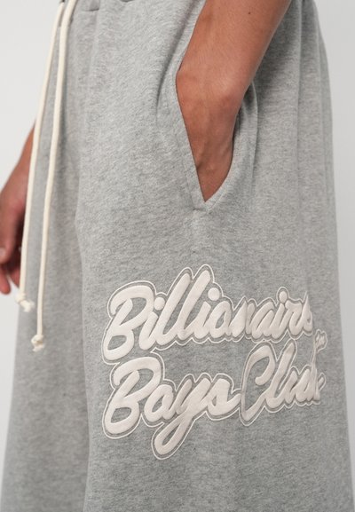 Grijze katoenen shorts met een zijzak, een drawstring tailleband en grote witte geborduurde tekst "Billionaires Boys Club."