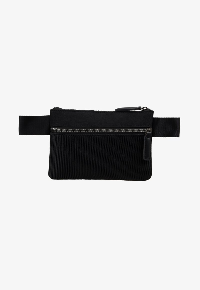 Pochette taille en tissu noir avec deux compartiments zippés et une sangle ajustable sur fond blanc.