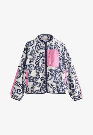 Fleecová bunda s bielym a námorníckym modrým vzorom paisley, ružovým zipsovým vreckom na hrudi, ružovými pruhovanými rukávmi, predným zipsom a bočnými vreckami so zapínaním na patentky.