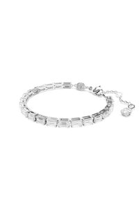 Zilverkleurige armband met rechthoekige en ronde heldere edelstenen, gekoppeld in een symmetrisch ontwerp met een karabijnsluiting en verlengketting.