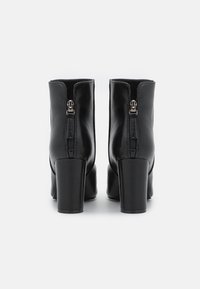 RAID NETHRA - Botas clássicas de cano curto - black