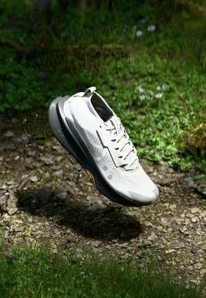 ZOOMX ZEGAMA 2 - Trail running shoes - vast grey/black/iron grey/summit white