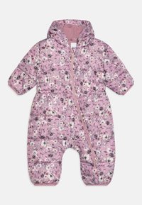 Polstret rosa snøsuit med blomstermønster, frontglidelås, hette og elastiske ermer. Mykt fôr og quiltet tekstur for varme.